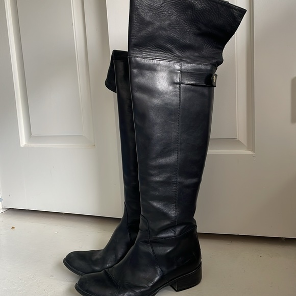 Selling well loved over the knee flat leather boots, Italian made - Picture 2 of 12